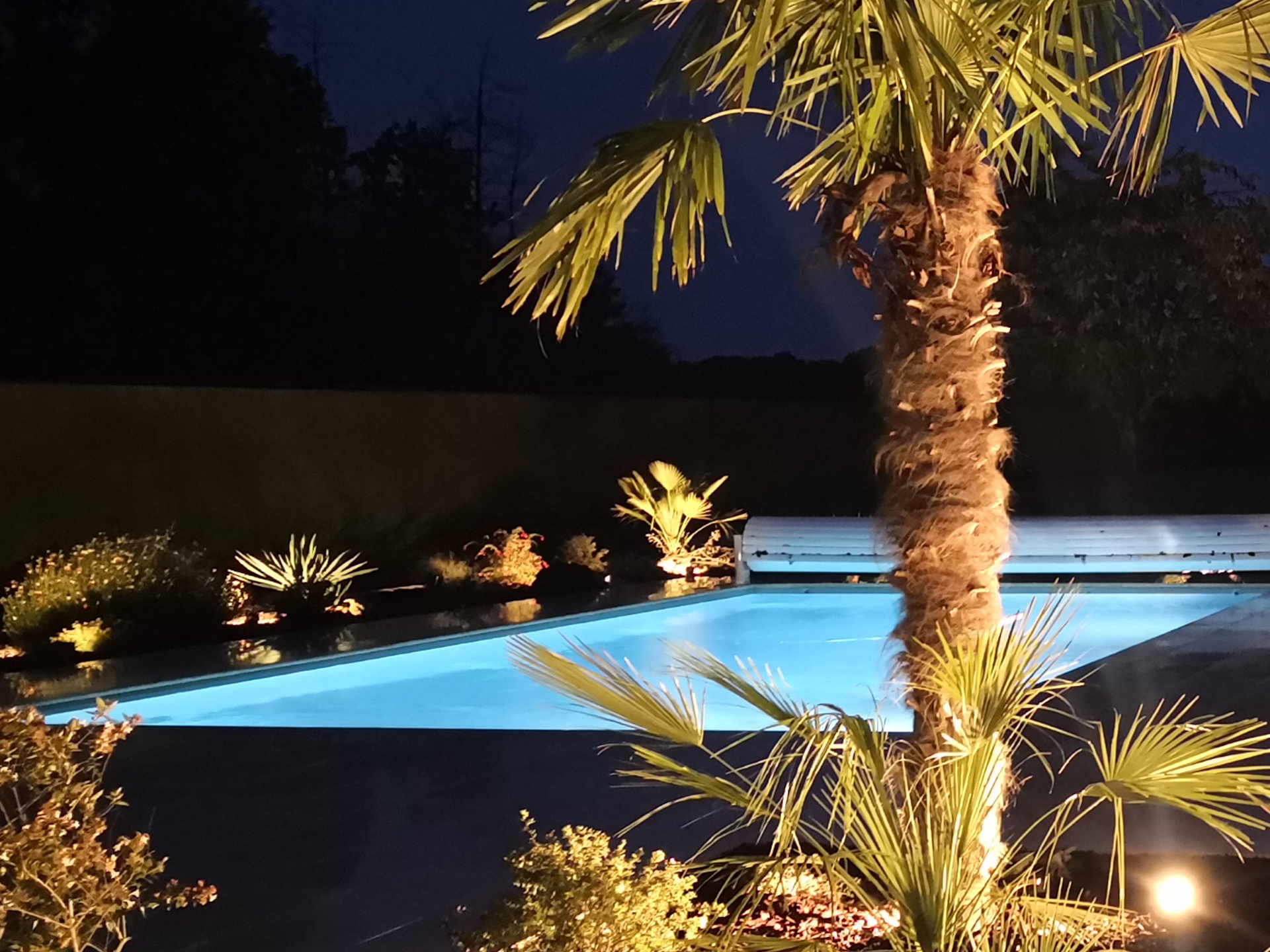 Éclairage LED pour piscine